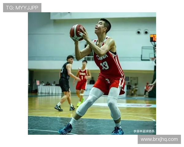 媒体人呼吁国内俱乐部重视高后卫培养应从小篮球阶段着手选拔优秀前锋