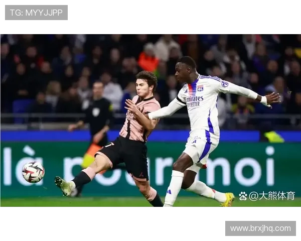 阿什拉夫首次单一自然年进球上双表现出色近5场首发贡献2球3助攻